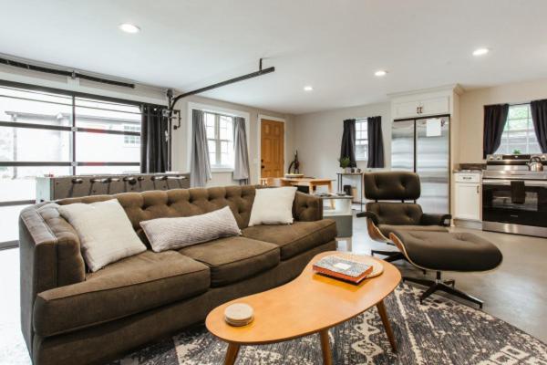 Greenway Garage With Firepit Атенс Экстерьер фото